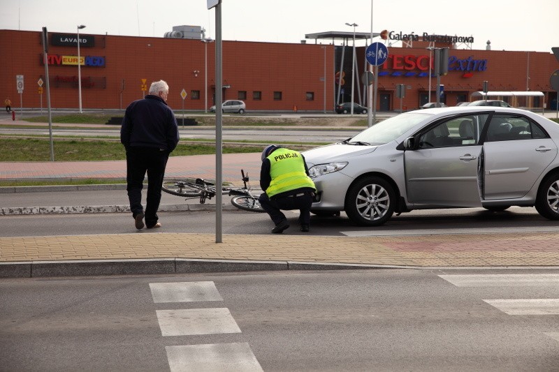 Wstępnie policja ustaliła, że, rowerzysta nie  wjechał na...