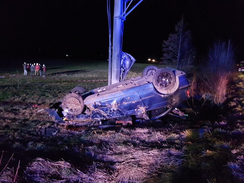 Lipnik. Bardzo poważny wypadek na drodze powiatowej. Pięć osób poszkodowanych [ZDJĘCIA, WIDEO]