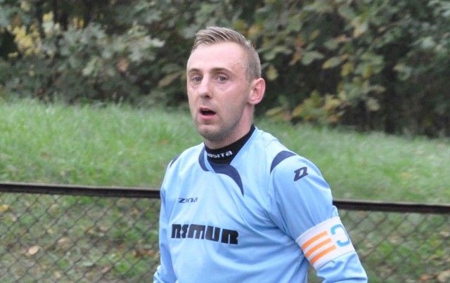 Marcin Kołodziejczyk strzelił dla Wiernej Małogoszcz zwycięskiego gola w meczu z Nidzianką Bieliny.