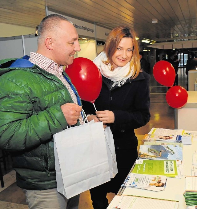 Na odwiedzających targi czekały foldery i... baloniki