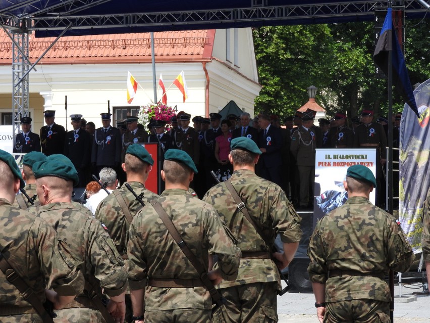 Urodziny 18. Białostockiego Pułku Rozpoznawczego. To już dziesięć lat. Zobacz, jak żołnierze świętowali razem z białostoczanami