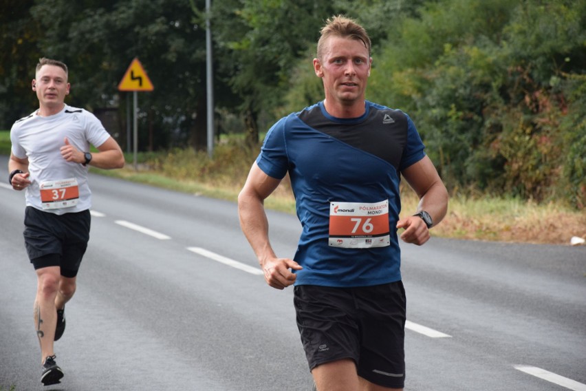 90 uczestników pobiegło w półmaratonie Chełmno - Świecie. Zobacz zdjęcia