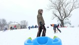 Najlepsze miejsca na sanki w Białymstoku. Zimowa zabawa dla całej rodziny. Te górki są najbardziej popularne