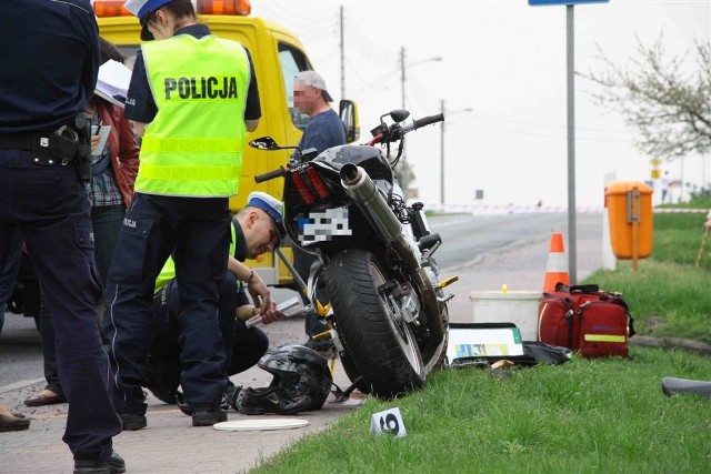 27 kwietnia. Tragiczny wypadek w Krapkowicach. 27-letni kierowca suzuki zginął po zderzeniu z toyotą.
