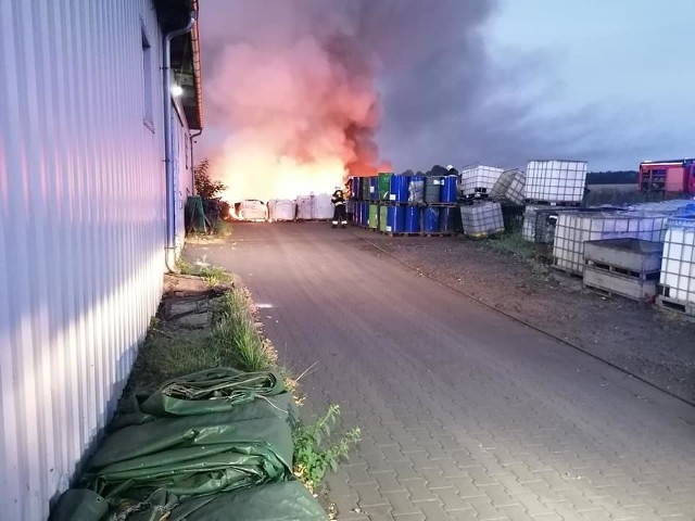 Do pożaru doszło w poniedziałek (17 sierpnia) nad ranem w Stanowicach. Jak poinformowali strażacy z OSP Bogdaniec, do akcji wyjechali o godz. 5.06.