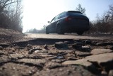 Przez 10 dni do Zarządu Dróg i Transportu w Łodzi zgłosiło się 89 kierowców, którzy zniszczyli auta wpadając w dziurę w drodze