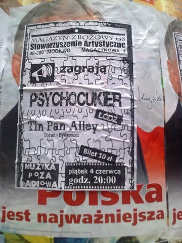 Zaklejony plakat Jarosława Kaczyńskiego