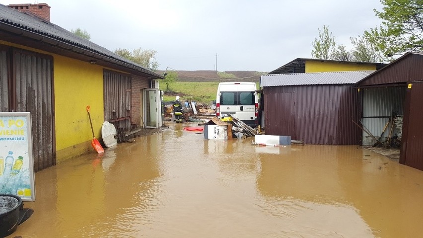 Prokuratura zarządziła sekcję zwłok mężczyzny z Bobrownik [ZDJĘCIA]