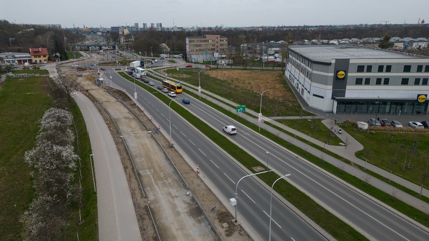 Inwestycja zakłada budowę 2,7 km drogi od ul. Bardzkiej do...