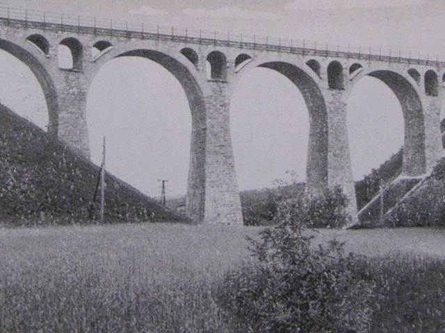 Kamienny most bytowski w Miastku został wysadzony w powietrze w 1945 roku. I to był gwóźdź do trumny dla całej linii kolejowej Miastko &#8211; Bytów. 