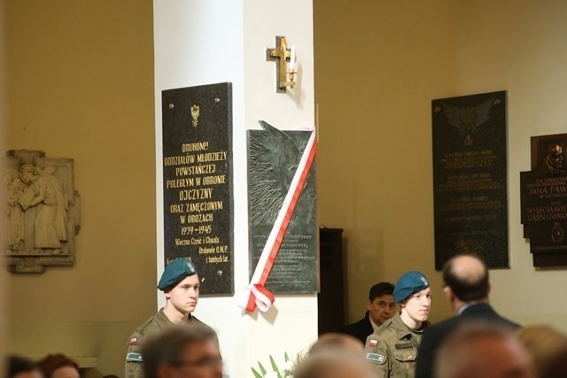 W kościele garnizonowym w Katowicach odsłonięto tablicę...