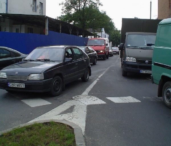 Inwestycja ma upłynnić ruch. Obecnie w  godzinach szczytu przy ul. Czwartaków tworzą  się potężne korki.