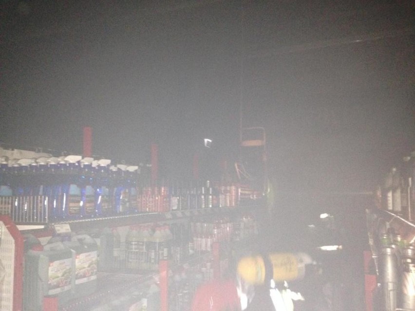 Poznań: Nocny pożar w markecie Jula na Franowie
