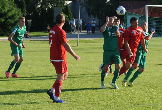 Granica Stubno (na zielono) zremisowała niespodziewanie z Fenixem Leszno 1:1 i świętowanie awansu musiała odłożyć.