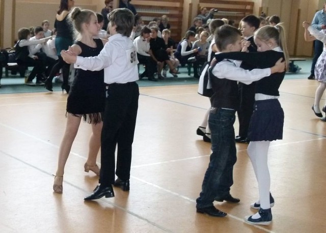W wiosennym turnieju tańca dla uczniów szkół podstawowych wystartowało niemal 120 par