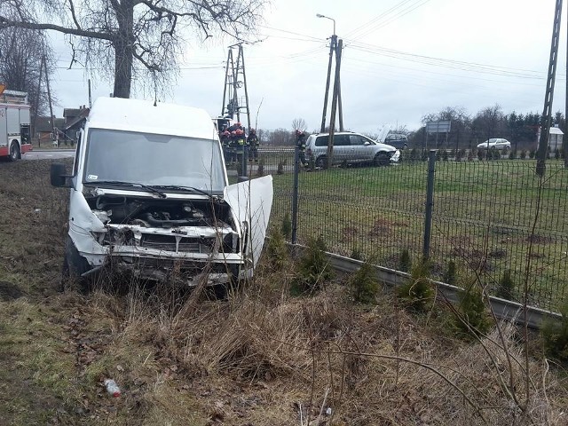 W czwartek, około godz. 7.30, strażacy z OSP KSRG Turośń Kościelna pojechali do wypadku samochodowego w miejscowości Tołcze.