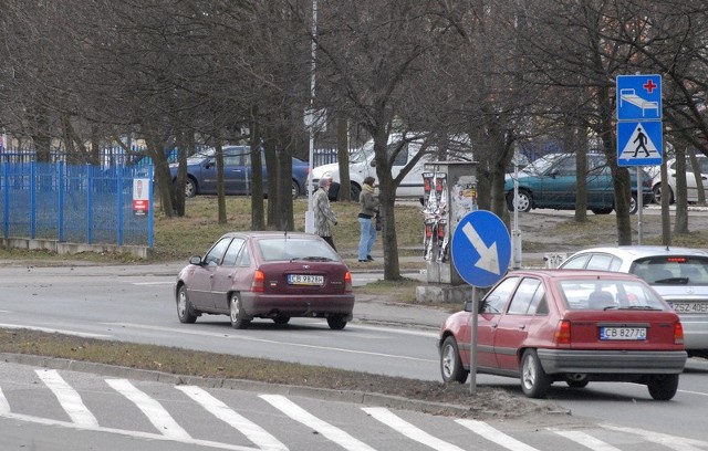 Dojazd do Szpitala Biziela często utrudniają auta, które dojeżdżają do skrzyżowania z ulicą Wojska Polskiego