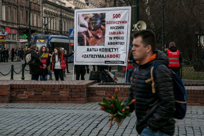 Kraków. Manifestacja antyaborcyjna kobiet [ZDJĘCIA]