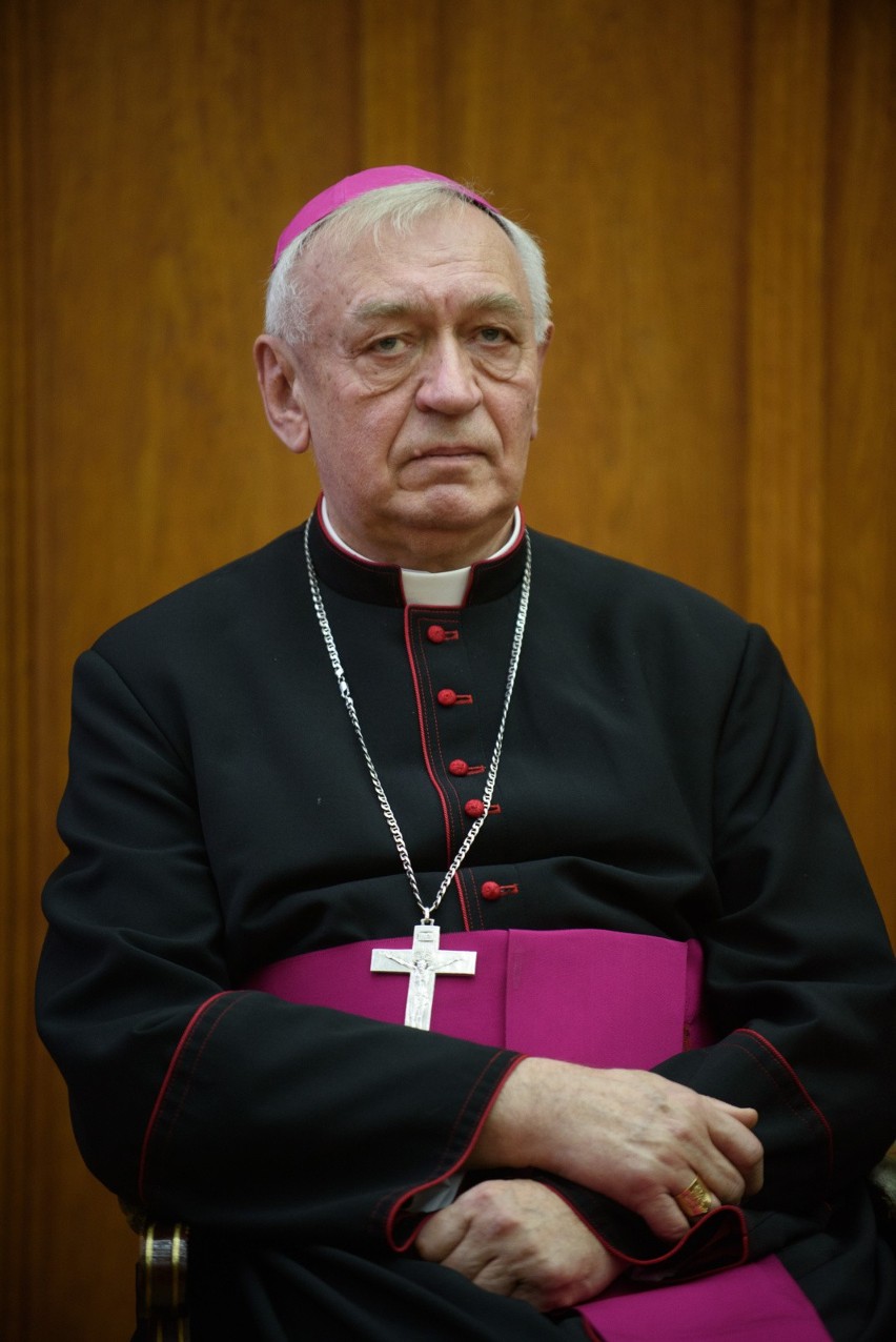 Biskup Andrzej Suski odrzuca zarzuty postawione mu w liście...