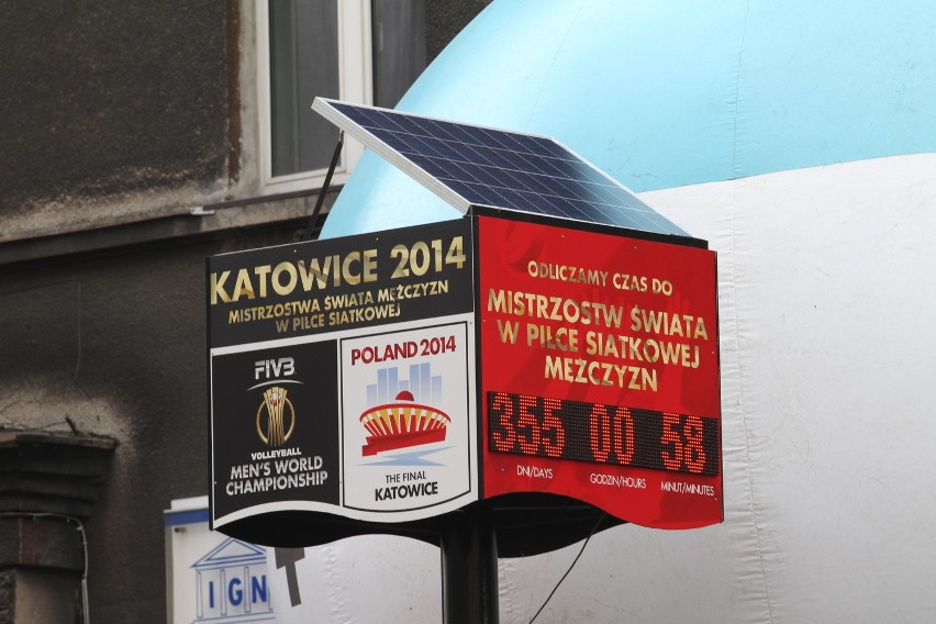 Katowice: na Mariackiej ruszył zegar mistrzostwa świata w siatkówce 2014 [NOWE ZDJĘCIA!]