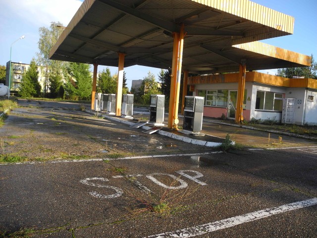 Stacja benzynowa w Czarnej Dąbrówce nie działa od lat. 