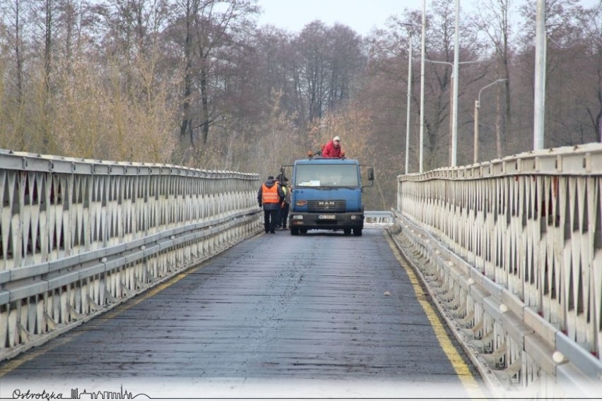 Sprawdzili most zastępczy w Ostrołęce. Spękania także przez tiry [ZDJĘCIA]