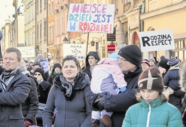 Kraków, marzec 2013 roku: demonstracja zorganizowana przez inicjatywę "Nie niszczcie rodziny" w obronie ludzi, którym sąd odebrał dzieci
