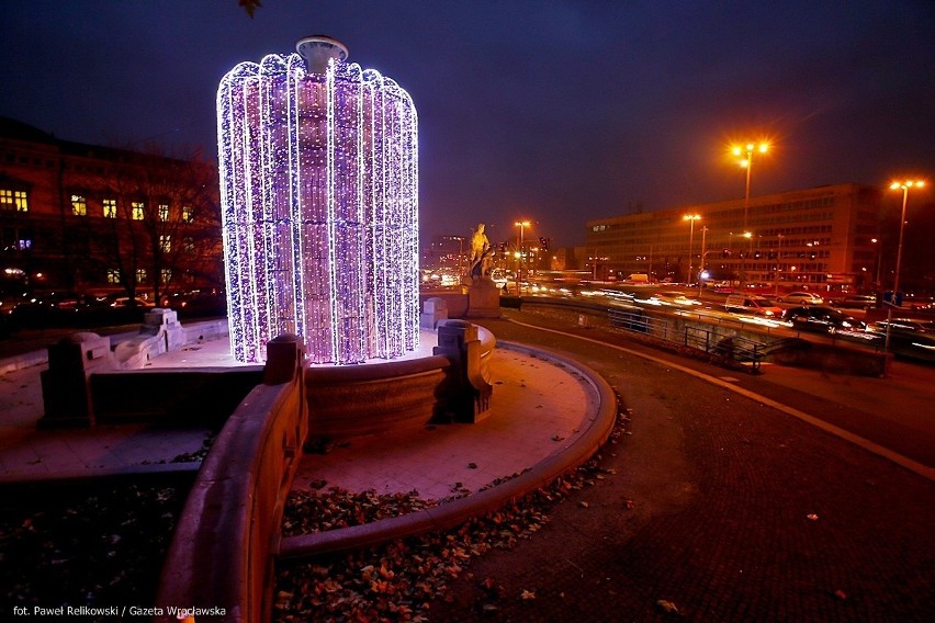 Wrocław już świąteczny. Zobacz jak pięknie wyglądają nowe ozdoby [ZDJĘCIA]