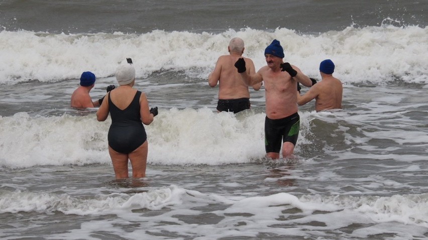 Tradycyjnie w niedzielne południe na głównej plaży w Mielnie...