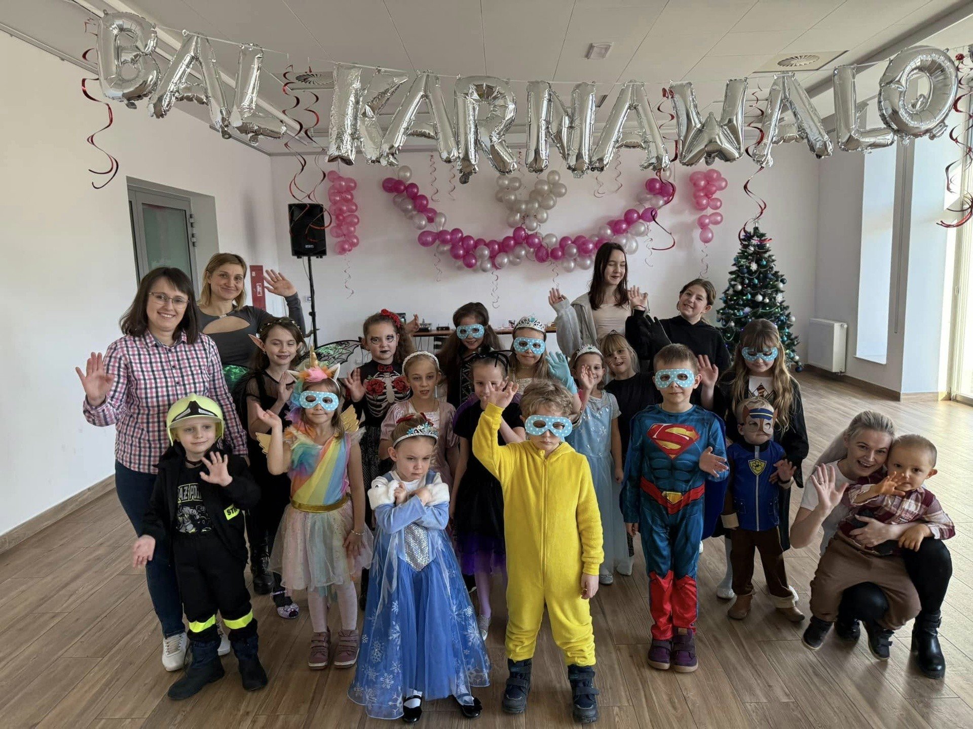 Barwny Bal Karnawałowy w Sędziszowie. Dzieciaki miały pomysłowe stroje