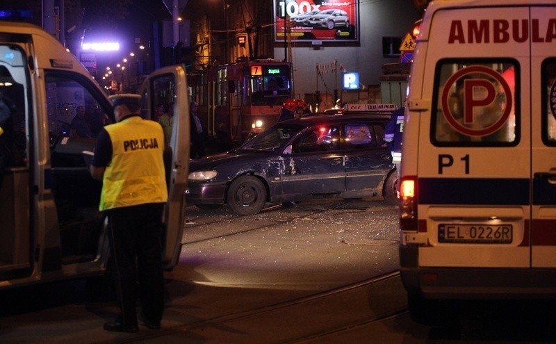 Wypadek na ul. Kilińskiego. Auto przewróciło się na bok [ZDJĘCIA]