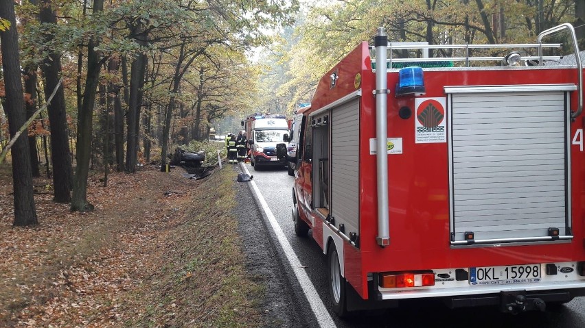 28-letni kierowca BMW zginął w wypadku na drodze krajowej nr 45 pomiędzy Jasieniem a Lasowicami Wielkimi