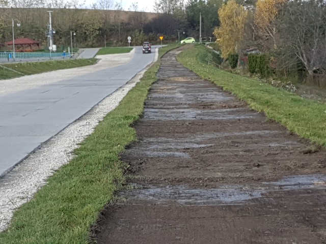 Rozpoczęły się prace przy ścieżce rowerowej w gminie Kazimierza Wielka, która ma być najdłuższym elementem trasy łączącej województwo świętokrzyskie z małopolskim