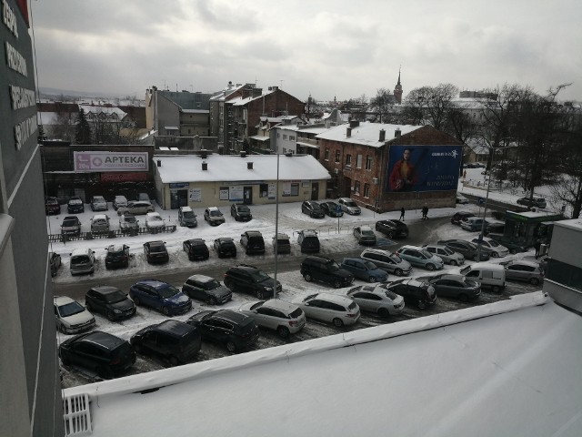 Do niezbepiecznego zdarzenia z pijaną 21-latką za kierownicą lanosa doszło na parkingu obok Zespołu Przychodni Specjalsitycznych