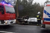 Wypadek w Lulkowie. Kobieta i dwójka dzieci w szpitalu po dachowaniu