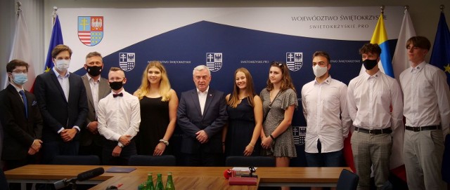 Zarząd Województwa Świętokrzyskiego przyznał w tym roku 59 stypendiów sportowych dla najlepszych młodych sportowców naszego regionu.