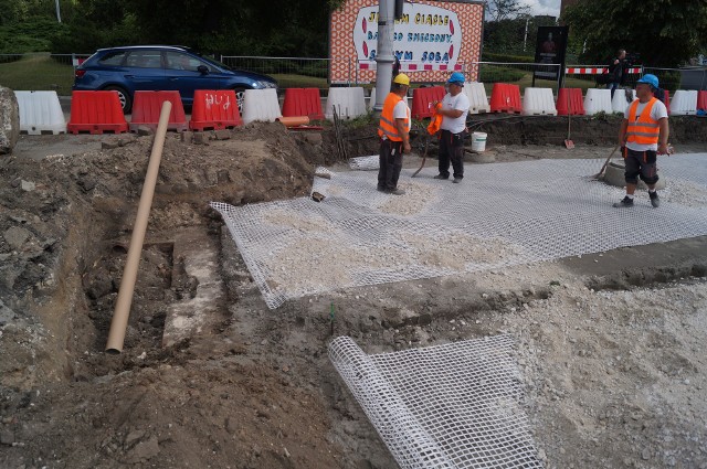 Podczas prac na ul. Chopina i Wałach gen. Sikorskiego drogowcy natrafili  na pozostałości archeologiczne. Zinwentaryzowali je archeolodzy z Muzeum Okręgowego w Toruniu