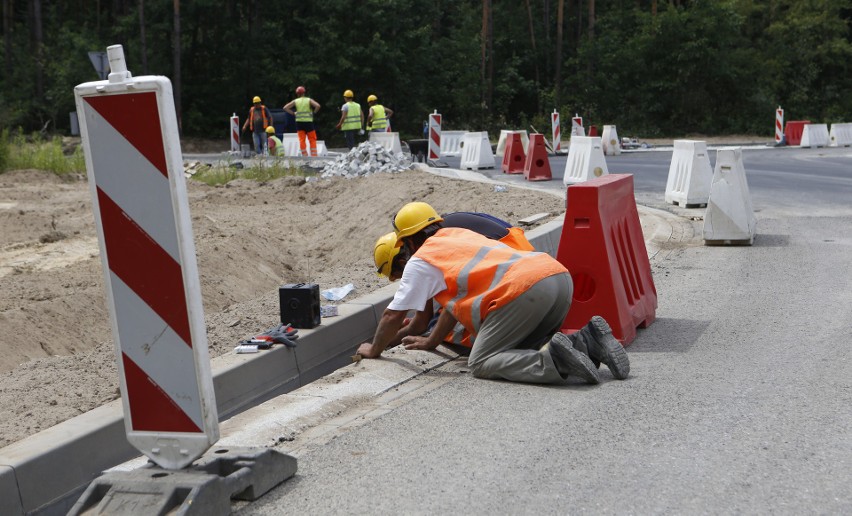 1. W grudniu 2022 r. przeciętne zatrudnienie w sektorze...