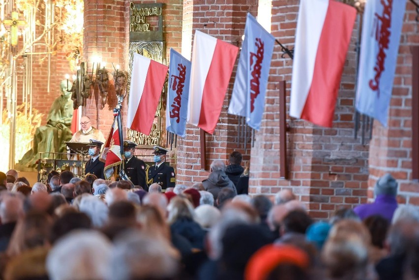 Msza święta za mundurowych w Bazylice św. Brygidy w Gdańsku. Ks. Ludwik Kowalski "W ostatnich tygodniach jest zagrożona Nasza Ojczyzna"