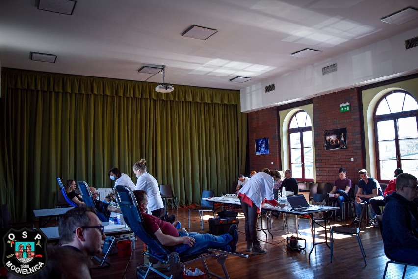 Gmina Mogielnica. Prawie sto osób oddało krew dla strażaka z jednostki ochotniczej w Kozietułach. Zobacz zdjęcia