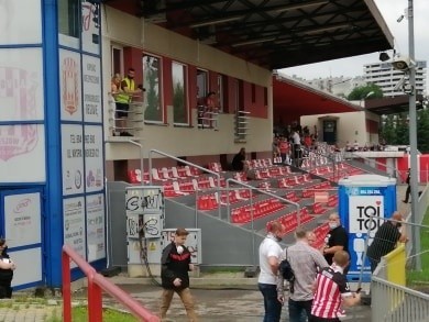 Zapraszamy na relację online w derbów Rzeszowa. Na stadionie przy ul. Wyspiańskiego Apklan Resovia podejmuje Stal Rzeszów [RELACJA LIVE]