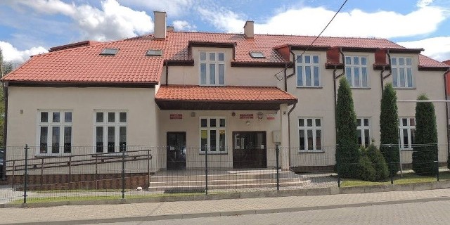 W ostatnich dniach zajęcia zawieszono w kilku szkołach na terenie powiatu brodnickiego, w tym m.in. w Szkole Podstawowej w Gortatowie z siedzibą w Szczuce