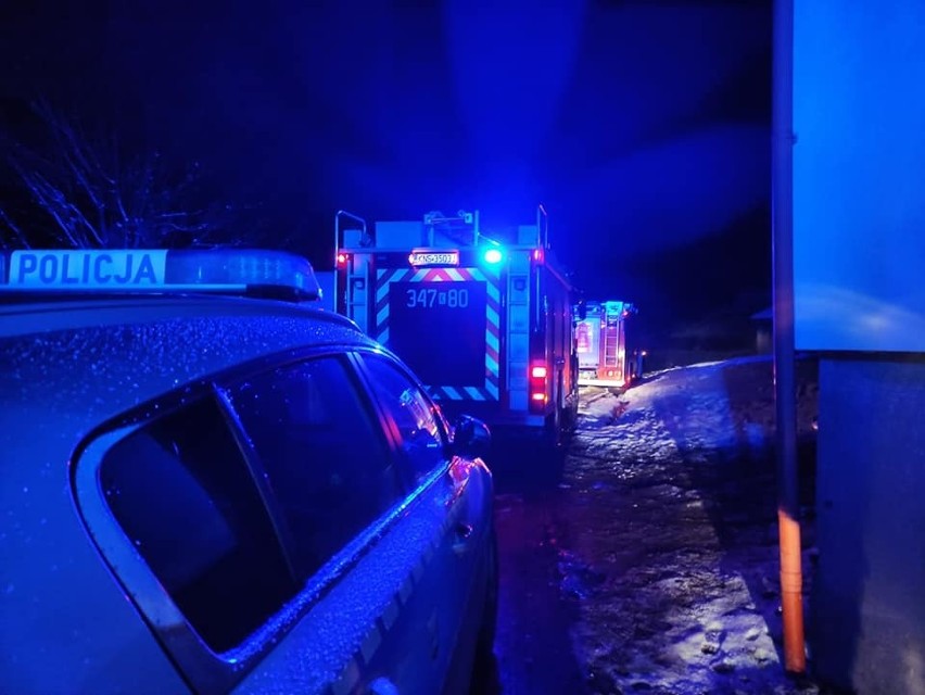 Pożar w gminie Korzenna. Sześć zastępów straży pożarnej ratowało dom w Jasiennej