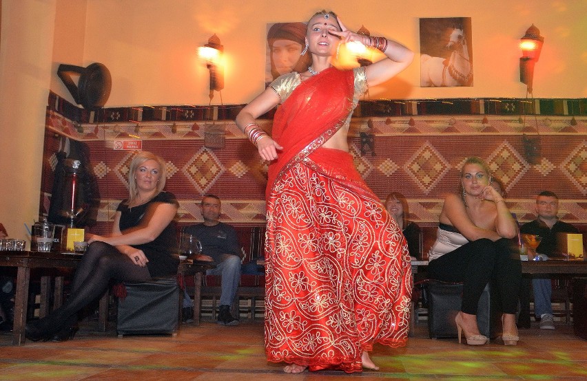 Zmysłowe tancerki brzucha i bollywood tańczyły na Piotrkowskiej [ZDJĘCIA+FILM]