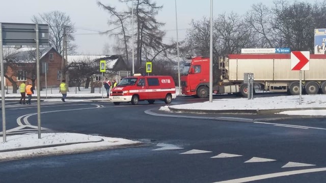 O godzinie 12 grupa kilkunastu rolników pojawiła się na rondzie w Lipniku w powiecie opatowskim, czyli na skrzyżowaniu dwóch dróg  – międzynarodowej drogi nr 9 Radom – Ostrowiec Świętokrzyski – Rzeszów i drogi nr 77 prowadzącej od Kielc i Opatowa do Sandomierza.