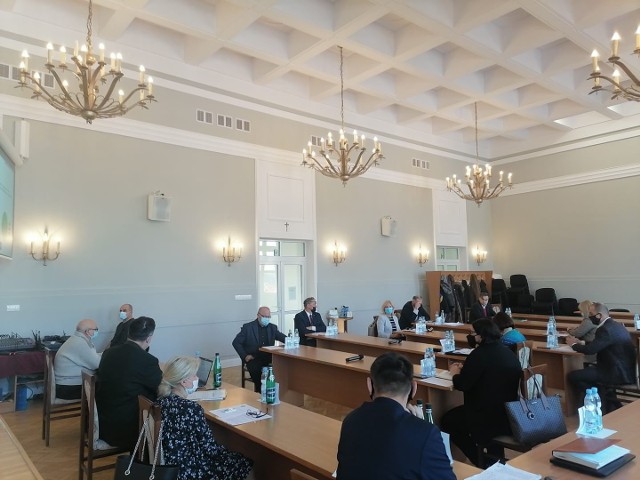 Rada Powiatu Białobrzeskiego budżet na 2023 rok uchwaliła podczas posiedzenia, które odbyło się w poniedziałek 27 grudnia.