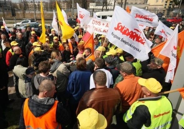 We wtorek wielka manifestacja związków zawodowych Kieleckich Kopalni Surowców Mineralnych w WarszawieBędzie kolejna pikieta pracowników KKSM.