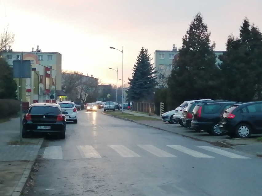 Ulica Kopernika w Ostrowcu będzie jednokierunkowa? Trwa debata w tej sprawie [ZDJĘCIA]