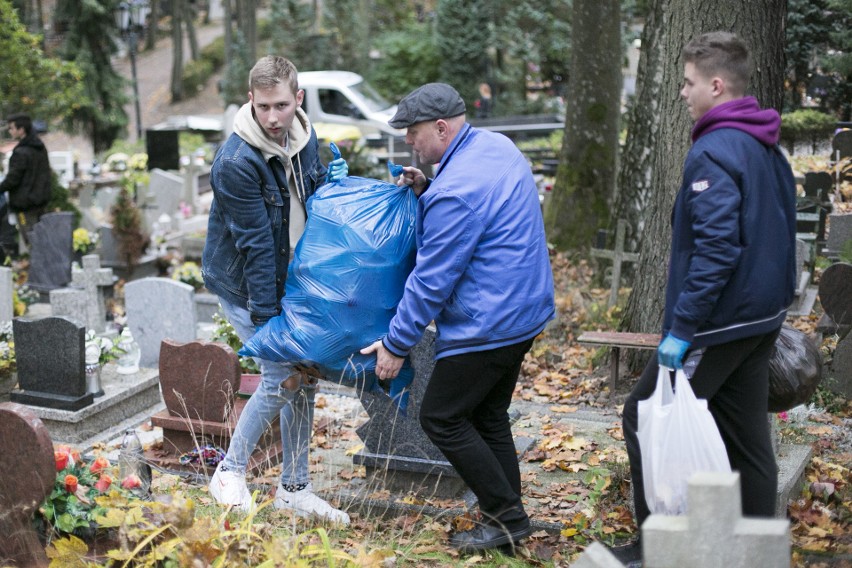 Uczniowie z Bursy Szkolnej w Słupsku wraz z wychowawcą...