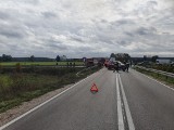 Wypadek w miejscowości Konarzynki (powiat chojnicki). Samochód ciężarowy zderzył się z busem. Są ranni
